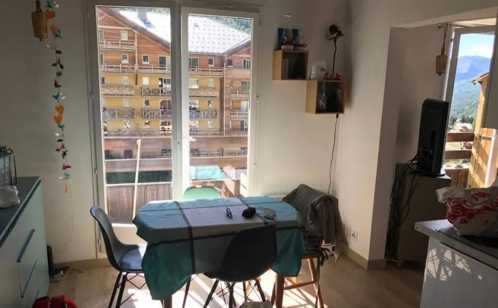 Appartement Charmant - Allos Apartment
